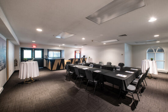 Petite salle de réunion Saguenay - Rivière Shipshaw A, idéale pour ateliers et formations en petit comité