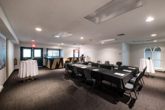 Petite salle de réunion Saguenay - Rivière Shipshaw A, idéale pour réunions et séminaires en petit comité