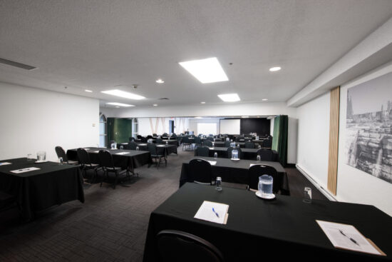 salle de réunion Rivière Shipshaw à Saguenay - Idéale pour séminaires et événements professionnels