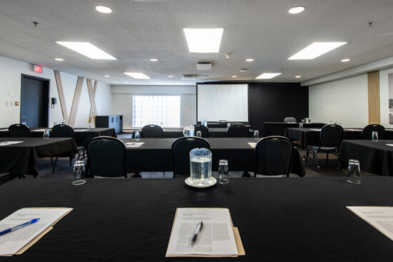 salle de réunion Rivière Shipshaw à Saguenay - Idéale pour séminaires et événements professionnels