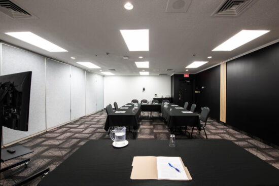 Petite salle de réunion Saguenay - Rivière Valin A, idéale pour formations et réunions d’équipes