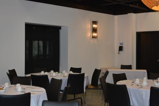 Salle de réunion Rivière à Mars à Saguenay, idéale pour petits groupes et réunions professionnelles en toute confidentialité.