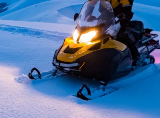 L’hôtel La Saguenéenne bénéficie d’un emplacement idéal pour ceux qui souhaitent explorer les sentiers hivernaux de la région. Situé juste à côté du boulevard Talbot, il permet un accès rapide aux principales pistes de motoneige ainsi qu’aux centres d’affaires et commerciaux de Chicoutimi.