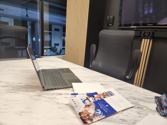 Services de conférence de l’hôtel au cœur de Saguenay pour des réunions privées, négociations professionnelles et grands événements.