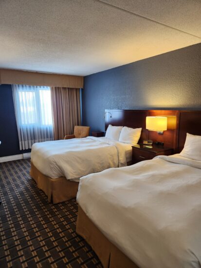 Chambre standard avec 2 lits doubles – Hôtel La Saguenéenne, Saguenay