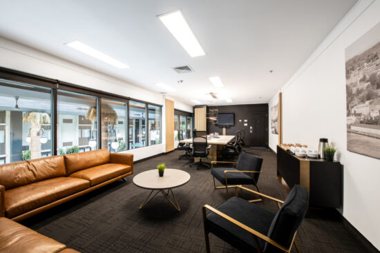 Where to host business meetings in Saguenay? Salon Tidan offers an exclusive and private setting for high-level negotiations and executive meetings, with premium catering from Tomahawk Grill.