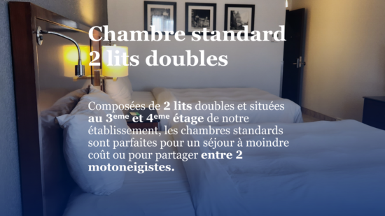 Chambre standard avec 2 lits doubles à l’Hôtel La Saguenéenne, idéale pour un séjour économique ou pour partager entre motoneigistes.