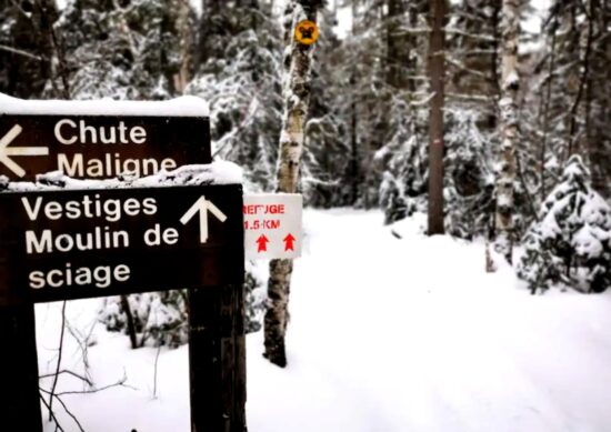 Village historique de Val-Jalbert, site emblématique du patrimoine au Saguenay
