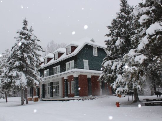 Village historique de Val-Jalbert, site patrimonial emblématique de la région du Saguenay